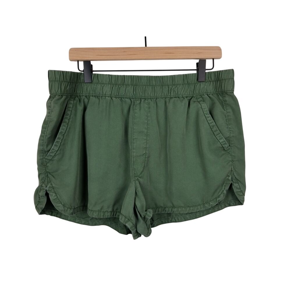 American Eagle Outfitters L olive green pull on shorts 100% Lyocell